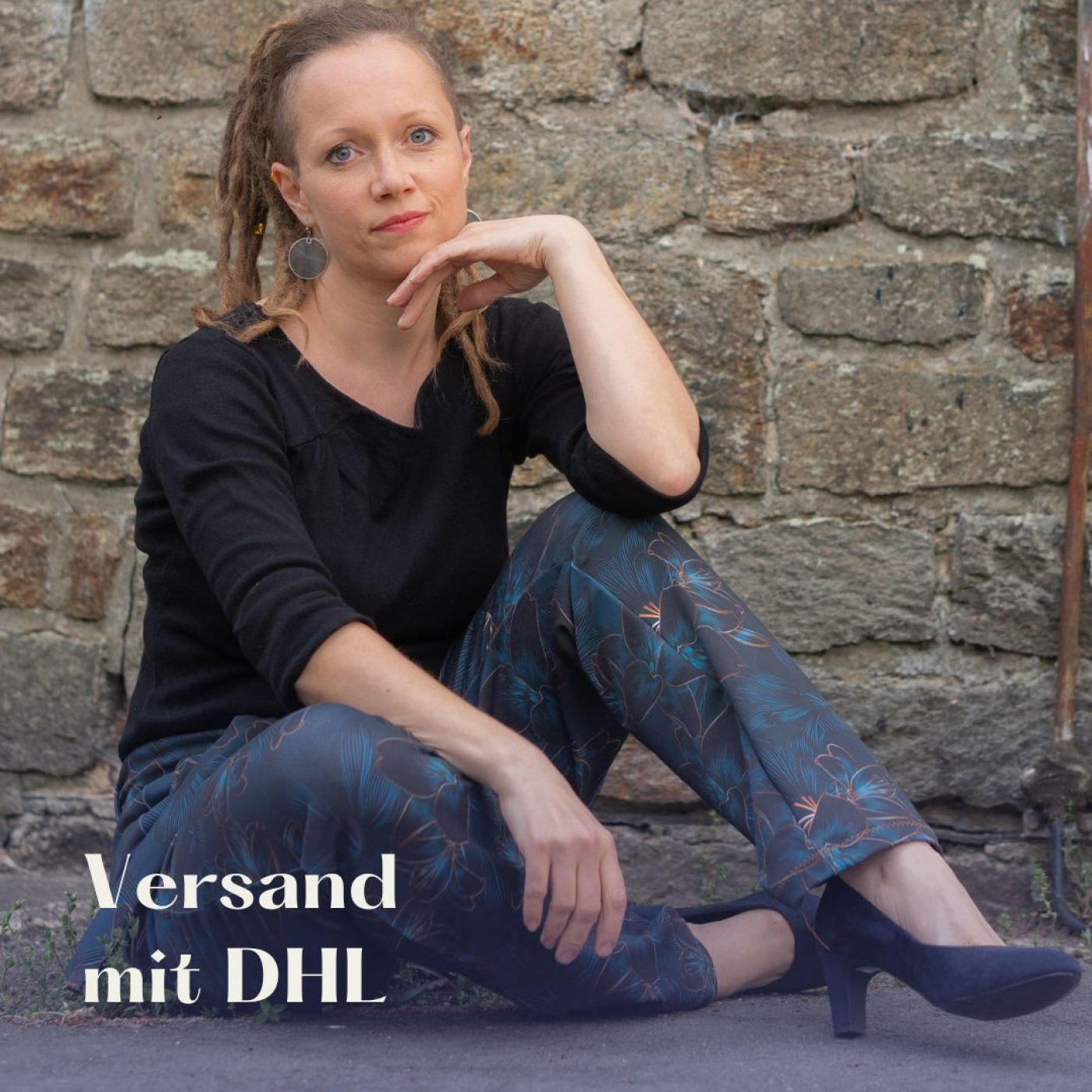 Lilly  - Eigenproduktion von Graustufen-Stoffe